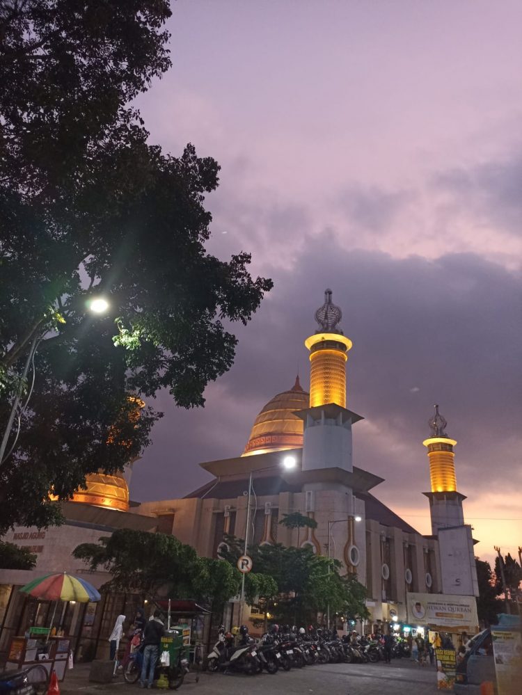 HEBOH ! Uang Keropak Masjid Agung Sukabumi Mencapai 1,7Milyar Di Pertanyakan!