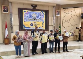 Pedagang mie dan kopi ini dihadiahi Umroh oleh Bupati Sukabumi karena taat pajak