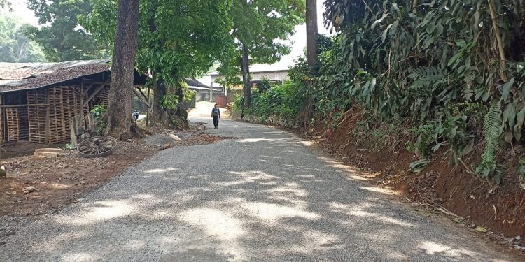 Request Masyarakat untuk rehabilitasi Ruas Jalan Pakuwon – Cipeuteuy Kecamatan Bojonggenteng terlaksana