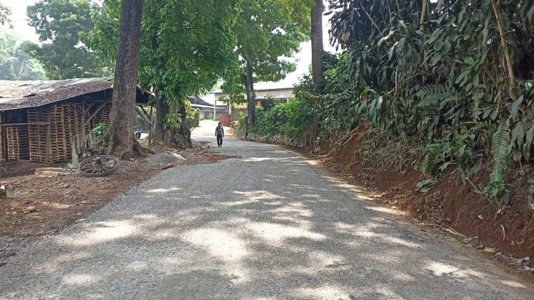 Request Masyarakat untuk rehabilitasi Ruas Jalan Pakuwon – Cipeuteuy Kecamatan Bojonggenteng terlaksana