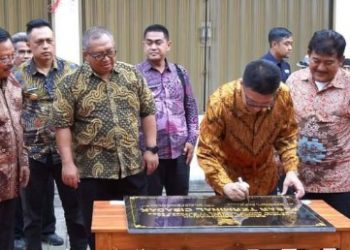 BUPATI SUKABUMI RESMIKAN PASAR MODERN TERMINAL CIBADAK