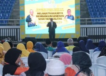 DI ACARA HKN KE 60, BUPATI MINTA NAKES MEMBERI DAMPAK POSITIF TERHADAP PENURUNAN ANGKA STUNTING DI SUKABUMI
