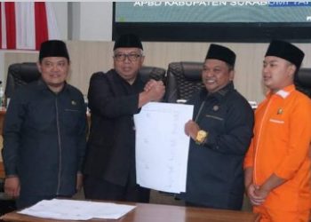 RAPAT PARIPURNA DPRD, BUPATI HARAP PROPEMPERDA 2025 TERINTEGRASI KEDALAM RPJMD DAN RENSTRA