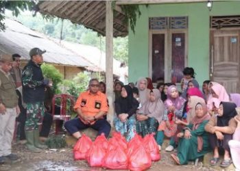 Bupati Sukabumi tinjau Pergerakan tanah di Jayamekar