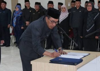 PELANTIKAN PEJABAT ADMINISTRATOR DAN PENGAWAS, BUPATI SUKABUMI MINTA TINGKATKAN PELAYANAN MASYARAKAT