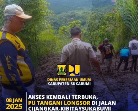 Longsor di ruas jalan Cijangkar-Kitbitay UPTD PU Jampangtengah bersama warga gotongroyong