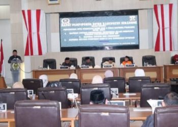 RAPAT PARIPURNA DPRD KABUPATEN SUKABUMI , NOTA PENJELASAN ATAS TIGA RAPERDA