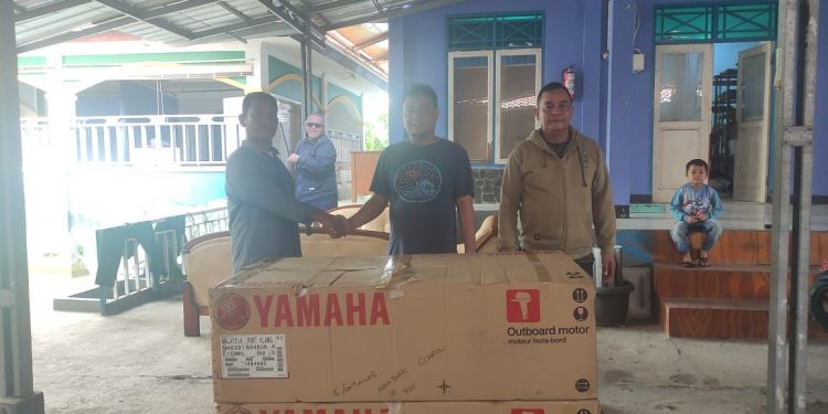 Dinas Perikanan Kab. Sukabumi salurkan bantuan mesin kapal untuk KUB Srilintang