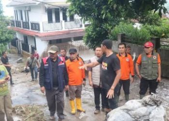 Bupati Sukabumi tinjau lokasi bencana, pastikan jajarannya lakukan penanganan cepat dampak bencana