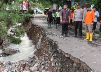 Wabup Sukabumi tinjau lokasi bencana banjir