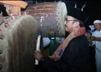 Bupati Sukabumi membuka acara mukul bedug serentak se-Kabupaten Sukabumi