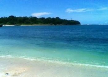 Pantai Ujung Genteng di Ciracap banyak diminati wisatawan