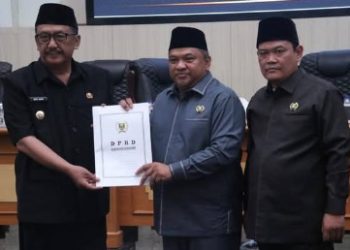 BUPATI HADIRI PARIPURNA DPRD KAB SUKABUMI AGENDA REKOMENDASI LKPJ BUPATI TAHUN ANGGARAN 2024
