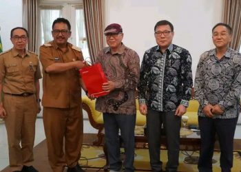 AUDIENSI, BUPATI BAHAS BEASISWA KULIAH UNIVERSITY OF GYEONGNAM NAMHAE