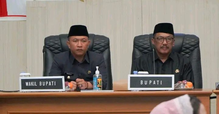 BUPATI BERSAMA WAKIL BUPATI SUKABUMI HADIRI RAPAT PARIPURNA DPRD, BAHAS SEJUMLAH RAPERDA