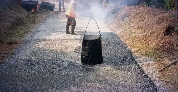 Perkuat Infrastruktur Desa, Sukabumi Aspal Jalan Cikiray Sepanjang 275 Meter