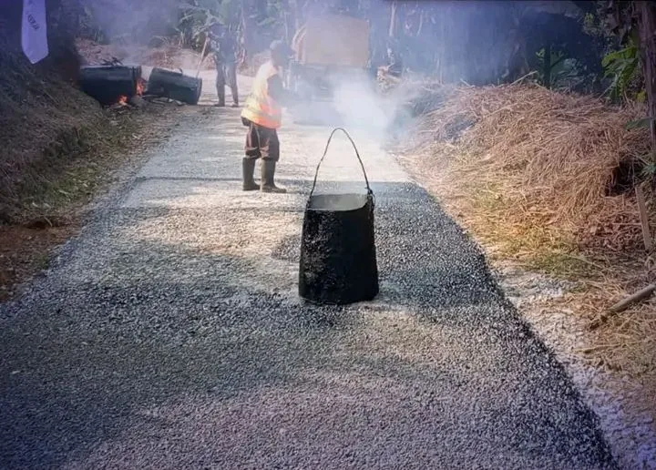 Perkuat Infrastruktur Desa, Sukabumi Aspal Jalan Cikiray Sepanjang 275 Meter