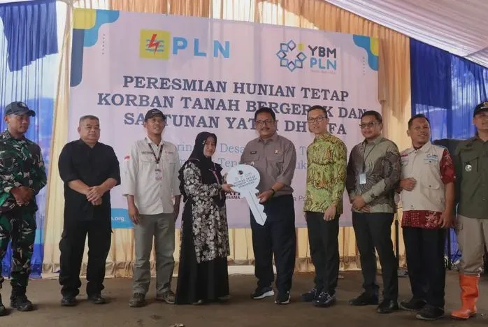 16 KK Korban Longsor di Jampangtengah Terima Huntap dan Sertifikat Tanah dari Pemkab Sukabumi