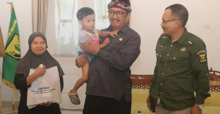 Pemkab Sukabumi Lepas Tim Kirab Bangga Kencana, Bupati Serahkan Bantuan Gizi untuk Keluarga Risiko Stunting