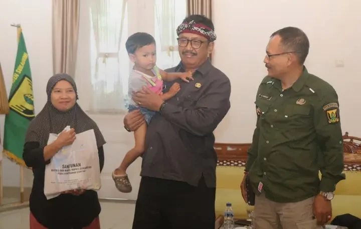 Pemkab Sukabumi Lepas Tim Kirab Bangga Kencana, Bupati Serahkan Bantuan Gizi untuk Keluarga Risiko Stunting