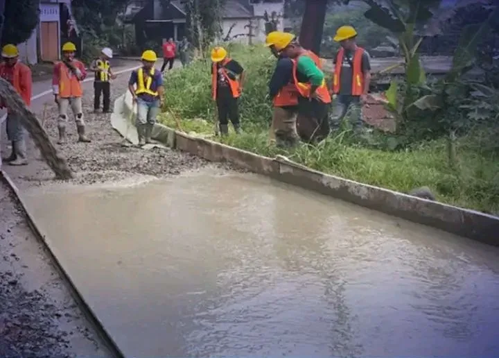 Pemkab Sukabumi Tingkatkan Kualitas Jalan Pakuwon–Cipeuteuy, Gunakan Beton K-350 untuk Ketahanan Maksimal