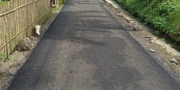 Jalan Kampung Genteng Diaspal, Warga RW 05 Desa Batununggal Lega dan Bersyukur