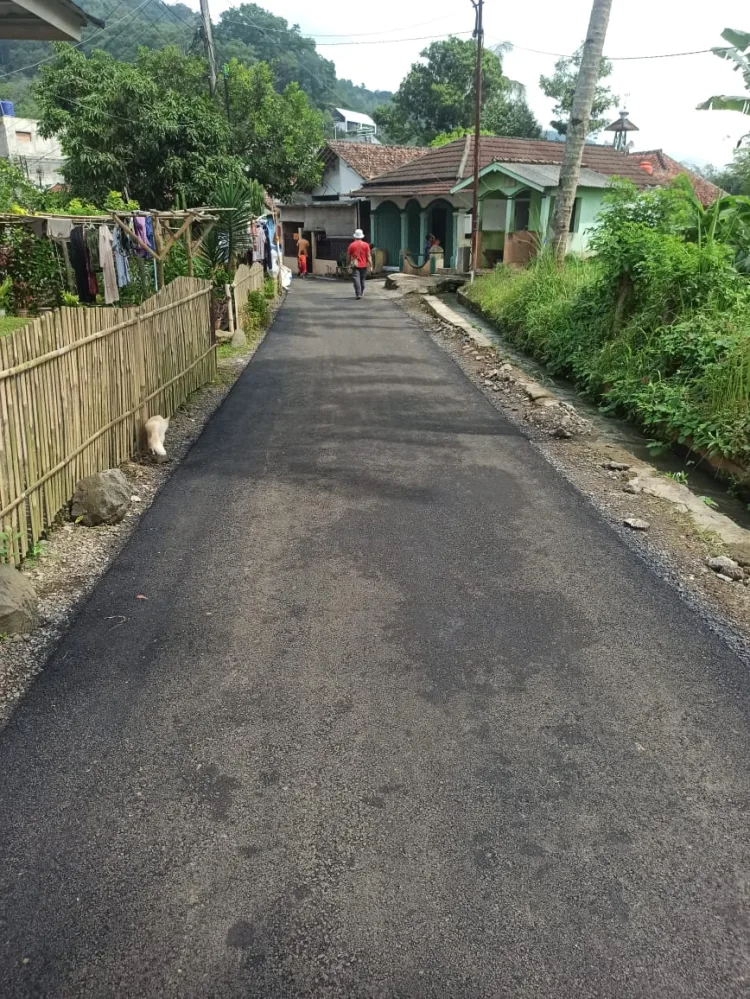 Jalan Kampung Genteng Diaspal, Warga RW 05 Desa Batununggal Lega dan Bersyukur