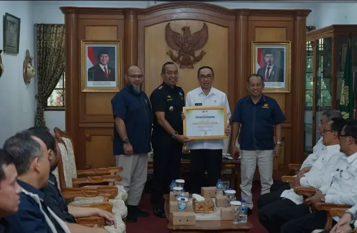 PEMKAB SUKABUMI DAN KPPBC BOGOR BAHAS PENANGANAN BKC ILEGAL DAN OPTIMALISASI PAJAK DAERAH