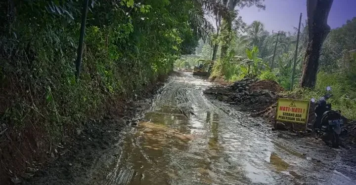 Pemkab Sukabumi Perbaiki Jalan Penghubung Jampangtengah–Purabaya, Anggaran Capai Rp 1,4 Miliar