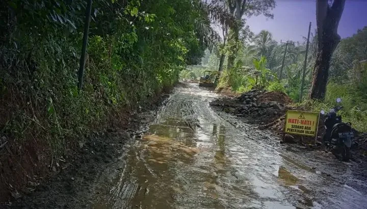 Pemkab Sukabumi Perbaiki Jalan Penghubung Jampangtengah–Purabaya, Anggaran Capai Rp 1,4 Miliar