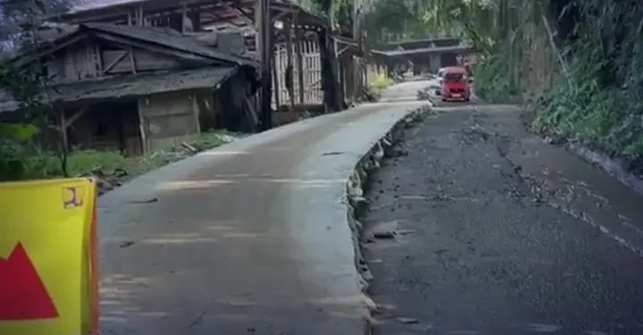 Pengecoran Jalan Pakuwon–Cipeuteuy Capai 40 Persen, Warga Diimbau Tidak Melintas Dulu