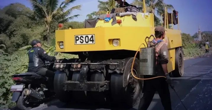 PEMKAB SUKABUMI GENJOT INFRASTRUKTUR: REKONSTRUKSI JALAN CIMAHI–BOJONG PANJANG DI CIKEMBAR DITINGKATKAN