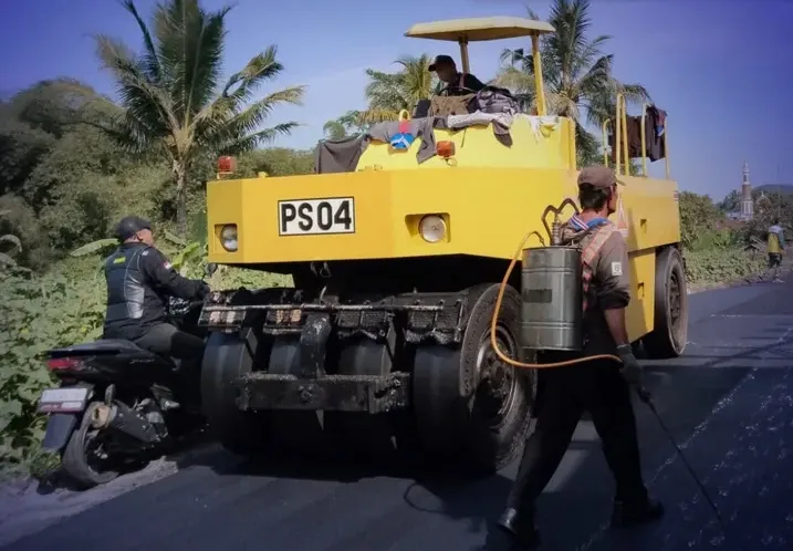 PEMKAB SUKABUMI GENJOT INFRASTRUKTUR: REKONSTRUKSI JALAN CIMAHI–BOJONG PANJANG DI CIKEMBAR DITINGKATKAN