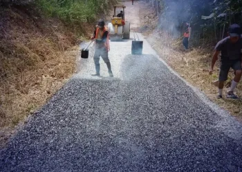 Jalan Pasirsuren-Cikidang Kini Mulus, Dinas PU Sukabumi Selesaikan Pengaspalan 500 Meter