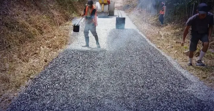 Jalan Pasirsuren-Cikidang Kini Mulus, Dinas PU Sukabumi Selesaikan Pengaspalan 500 Meter