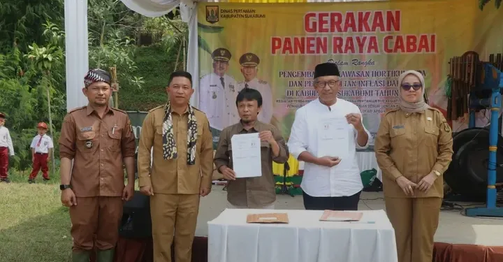 GERAKAN PANEN RAYA CABAI, WABUP: “KONSEP AGROWISATA DAN INDUSTRI AKAN SEJAHTERAKAN PETANI”