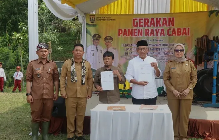 GERAKAN PANEN RAYA CABAI, WABUP: “KONSEP AGROWISATA DAN INDUSTRI AKAN SEJAHTERAKAN PETANI”