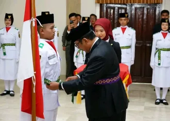 Bupati Sukabumi Kukuhkan 32 Anggota Paskibraka untuk HUT ke-80 RI