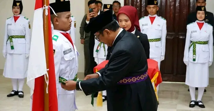 Bupati Sukabumi Kukuhkan 32 Anggota Paskibraka untuk HUT ke-80 RI