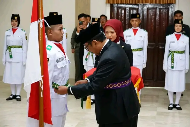 Bupati Sukabumi Kukuhkan 32 Anggota Paskibraka untuk HUT ke-80 RI