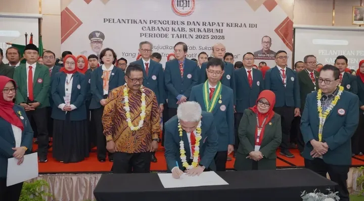 IDI Sukabumi Resmi Dilantik, Bupati Dorong Kolaborasi Demi Kesehatan Masyarakat