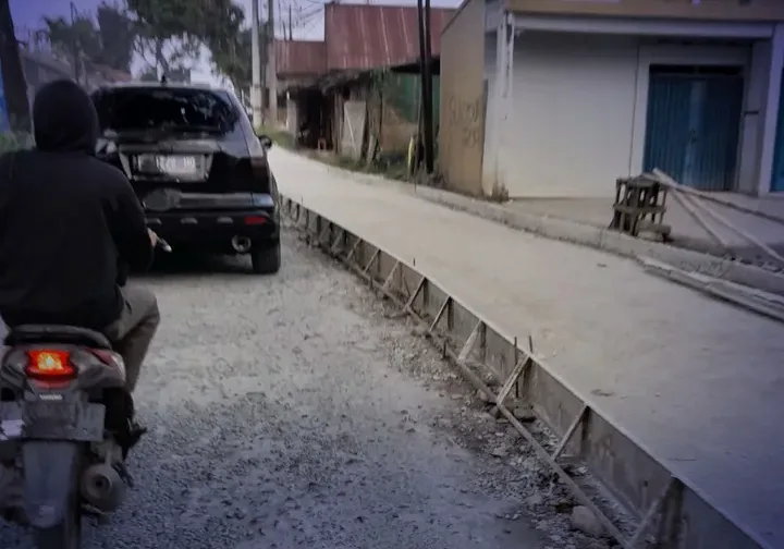 Dinas PU Sukabumi Betonisasi Jalan Parungkuda-Bojongpari untuk Tingkatkan Kenyamanan Pengguna Jalan