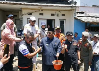 Bupati Asep Japar Resmikan Pembangunan Rumah Panggung untuk Korban Bencana