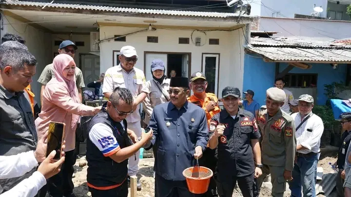 Bupati Asep Japar Resmikan Pembangunan Rumah Panggung untuk Korban Bencana