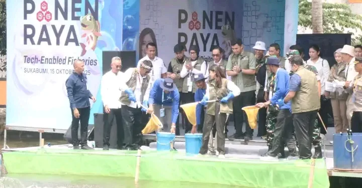 Kolaborasi Digitalisasi Perikanan, Bupati Sukabumi Panen Ikan Nila Bersama Menkomdigi RI