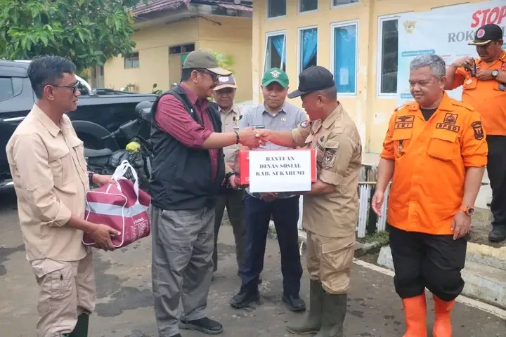 Bupati Sukabumi Turun Langsung ke Lokasi Banjir di Cisolok