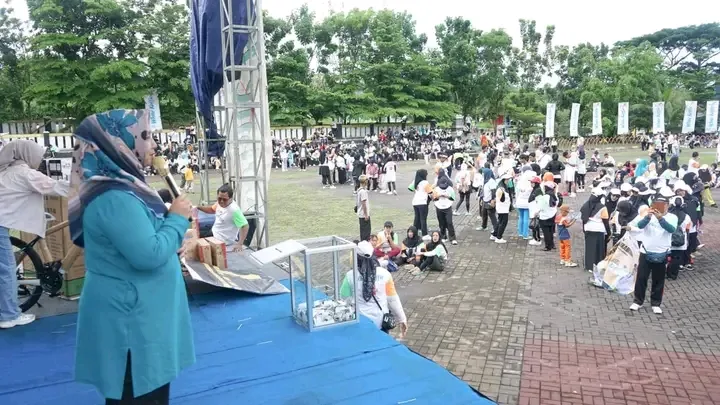 Ribuan Warga Meriahkan Fun Walk Fun Bike Fun Aerobic HJKS ke 155 di Cangehgar