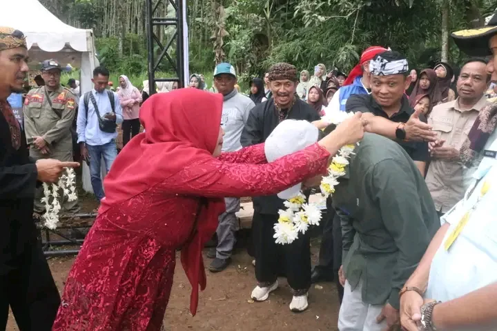 Sekda Buka Festival Pariwisata Sukabumi 2025 di Lokasi P2WKSS Gunung Guruh