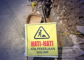 Dinas PU Sukabumi Rawat Drainase Caringin Cidahu untuk Jaga Kekuatan Jalan