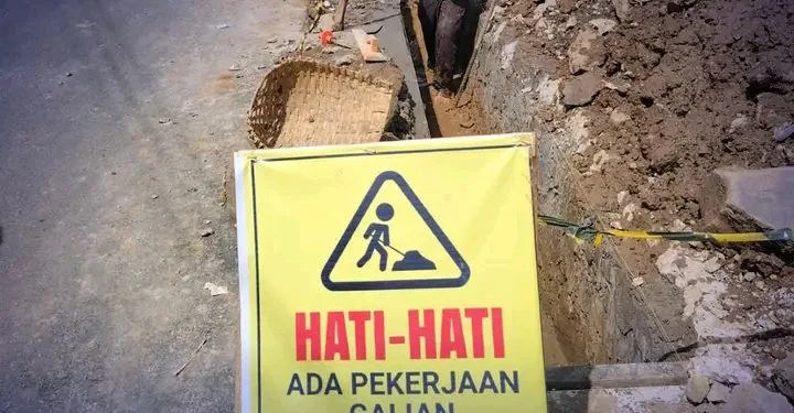 Dinas PU Sukabumi Rawat Drainase Caringin Cidahu untuk Jaga Kekuatan Jalan